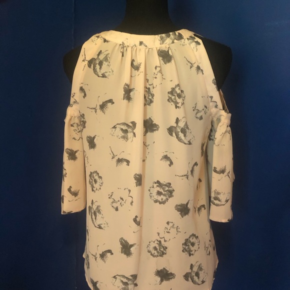 Pale Pink and Gray Open Shoulder Top - Picture 2 of 2